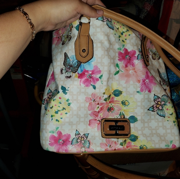 Purses - Picture 2 of 15